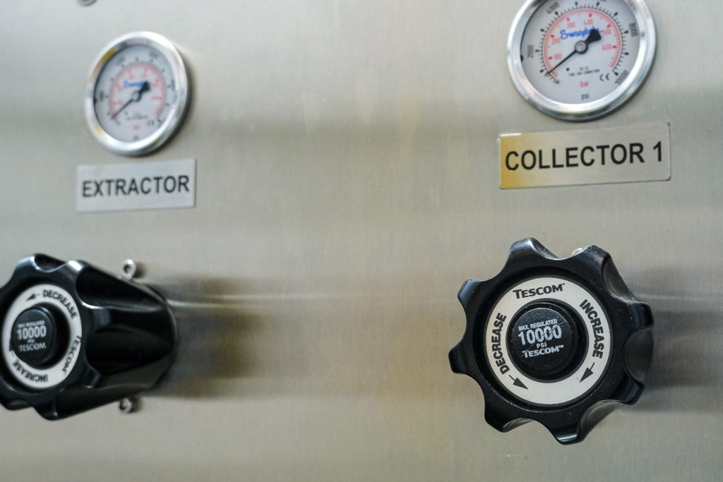 Knobs on lab machinery